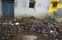 इस आदर्श ग्राम का हाल ऐसा, कहीं नाली जाम तो कहीं पसरी है गंदगी