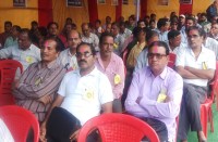 वेतन विसंगति को लेकर लिपिक वर्गीय कर्मचारियों ने खोला मोर्चा, अनिश्चितकालीन धरने पर बैठे