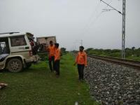 Train ran up to the front to see the bike track youth in bhilwara