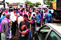 कोरबा आ रही शिव सर्विस की बस सड़क किनारे खड़ी ट्रेलर से टकराई , 10 यात्री घायल, दो गंभीर