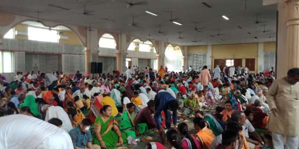 सच्चिदानंद गुरुदेव की झलक पाने उमाड़ा जनसैलाब, धारकुंड़ी में श्रद्धालुओं का रेला
