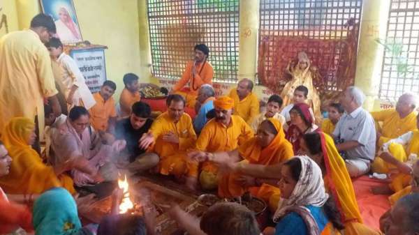 सच्चिदानंद गुरुदेव की झलक पाने उमाड़ा जनसैलाब, धारकुंड़ी में श्रद्धालुओं का रेला