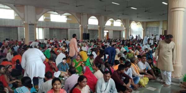 सच्चिदानंद गुरुदेव की झलक पाने उमाड़ा जनसैलाब, धारकुंड़ी में श्रद्धालुओं का रेला
