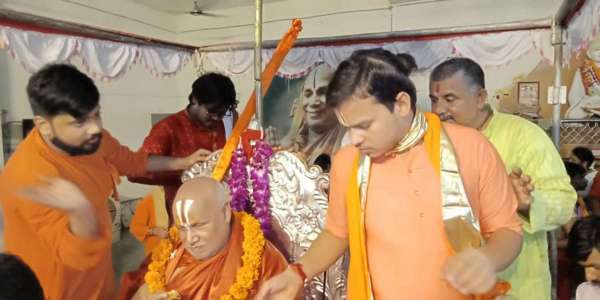 सच्चिदानंद गुरुदेव की झलक पाने उमाड़ा जनसैलाब, धारकुंड़ी में श्रद्धालुओं का रेला