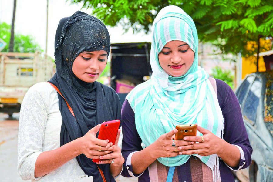 रहना है सेफ तो गर्ल्स करें इन ऐप्स का इस्तेमाल, जाने क्या है खूबी