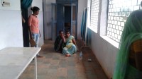 MP HOSPITAL : The mother who is suffering from a pain on the ground