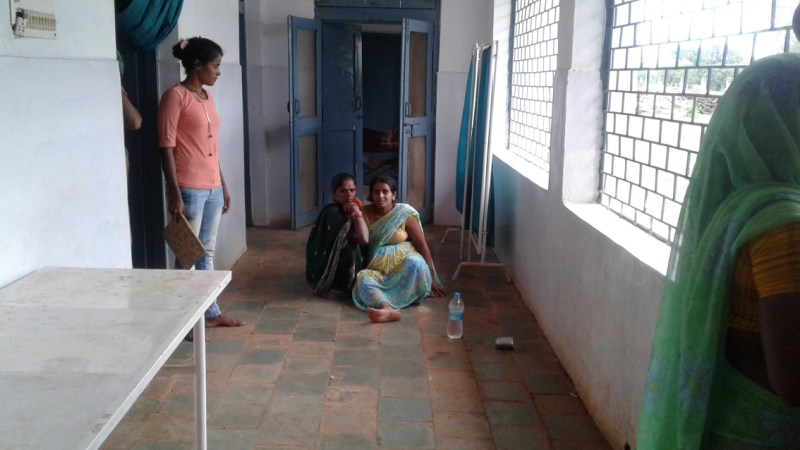MP HOSPITAL : The mother who is suffering from a pain on the ground