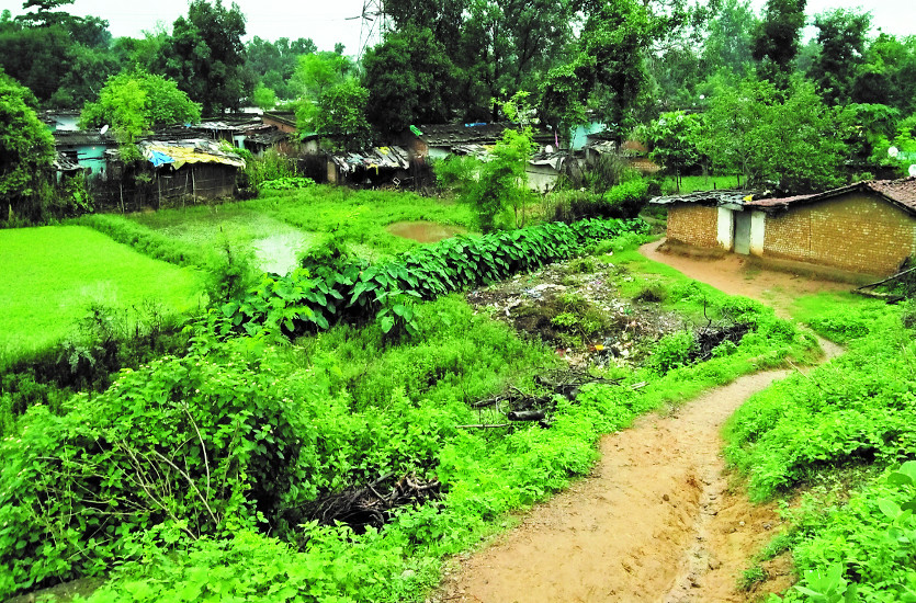 स्लम बस्तियों की हालत बरसात के दिनों में बद से बदतर