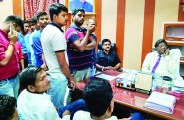 आट्र्स एवं साइंस कॉलेज में एनएसयूआई का हंगामा, कहा- यदि सोमवार तक ऐसा नहीं हुआ तो फिर होगा प्रदर्शन, पढि़ए खबर...