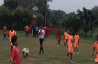स्कूलों में फुटबॉल फीवर, छा गया छूहीपाली का सरकारी स्कूल, प्रतिद्वंदी टीम पर दनादन बरसाए गोल