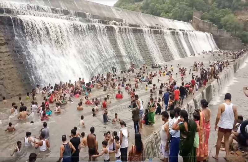 Tourists visiting picnic on Gowata Dam in bhilwara