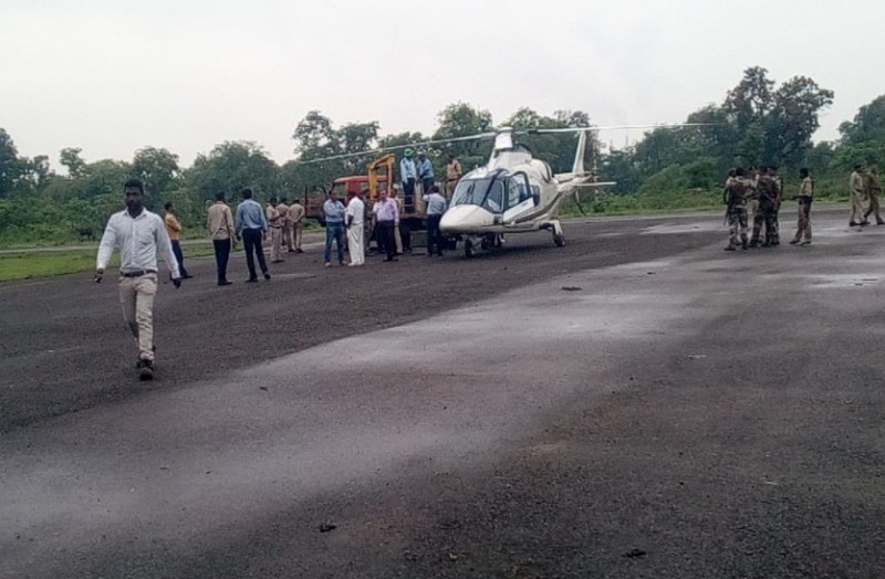 Video- पायलट को ये सूचना मिलते ही हेलीकाप्टर को बालको एयरस्ट्रीप पर उतारा, थोड़ी देर बाद फिर से उड़ान भरा श्रम मंत्री का उडऩखटोला