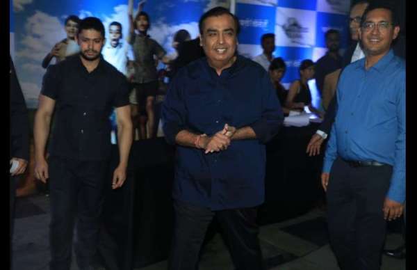 kangana ranaut narendra modi screening chalo jeete hain