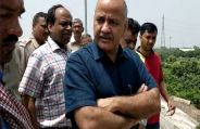 दिल्ली में बाढ़ का खतरा: डिप्टी सीएम मनीष सिसोदिया ने यमुना किनारे बसे लोगों को बाहर लगे टेंट में किया शिफ्ट