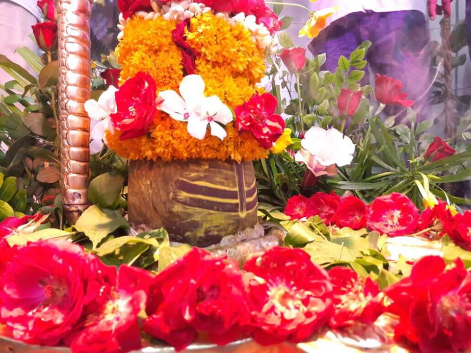 people worshiping on lord shiva on savan's firsl monday