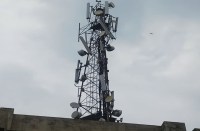 संचार क्रांति लाने मोबाइल बांटेगी सरकार, पर यहां के लोगों में मोबाइल को लेकर उत्साह नहीं, जानें क्या है वजह...