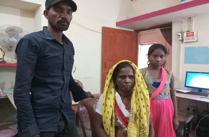 न्याय पाने बर्तन गिरवी रख कर एसपी के पास पहुंची सरपंच, बोली- गुंडे बदमाशों ने पति को खुदकुशी करने किया मजबूर