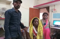 न्याय पाने बर्तन गिरवी रख कर एसपी के पास पहुंची सरपंच, बोली- गुंडे बदमाशों ने पति को खुदकुशी करने किया मजबूर