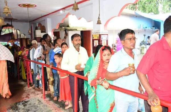 Photo Gallery : डमरू वाले बाबा का जलाभिषेक करने कनकेश्वरधाम में इस तरह लगा रहा श्रद्धालुओं का तांता