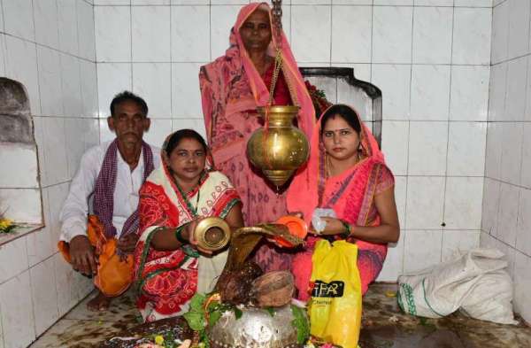 Photo Gallery : डमरू वाले बाबा का जलाभिषेक करने कनकेश्वरधाम में इस तरह लगा रहा श्रद्धालुओं का तांता
