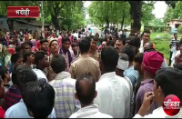 हादसे में आठ वर्षीय छात्रा की मौत के बाद ग्रामीणों ने लगाया जाम