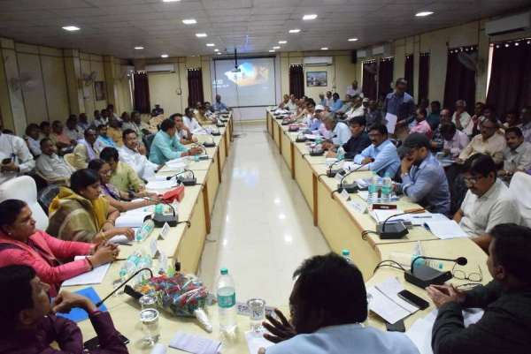 जियोस की बैठक में कुर्सी को लेकर भाजपा नेताओं का हंगामा, देखिए इन तस्वीरों में