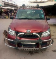 Police ASI parked car in no-parking zone,Traffic police cut Invoice