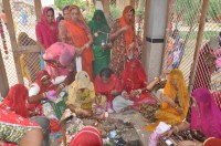 Wishing the happiness of the family by worshiping Shiva