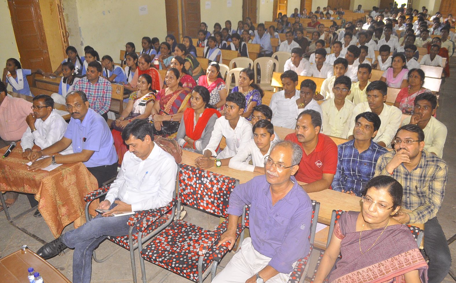 There were no Amitabh Bachchan here, but who will become the millionaire program
