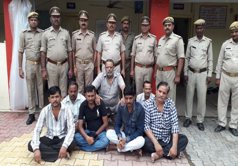 police arrest 7 gamblers in jhansi