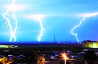 आकाशीय वज्रपात की वजह से प्रतिवर्ष बड़ी संख्या में लोगों की मृत्यु