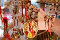 different style of rakhi available in market