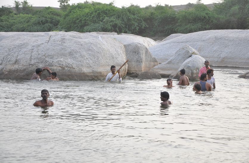जवाई नदी में नहाने गया बालक डूबा, देर रात निकाला शव