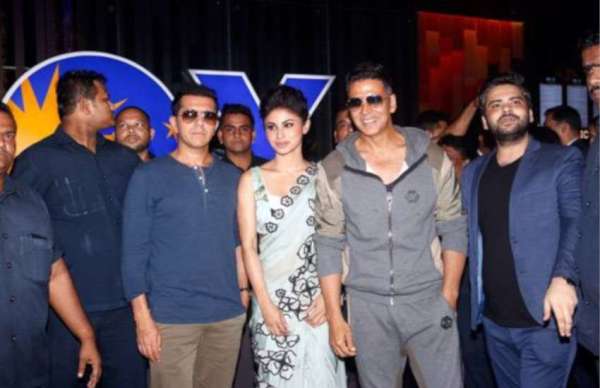 akshay kumar mouni roy on gold movie promotion