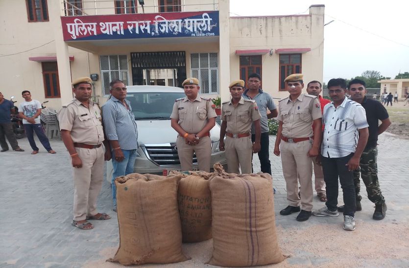 लावारिस कार से तीन बोरा डोडा-पोस्त बरामद