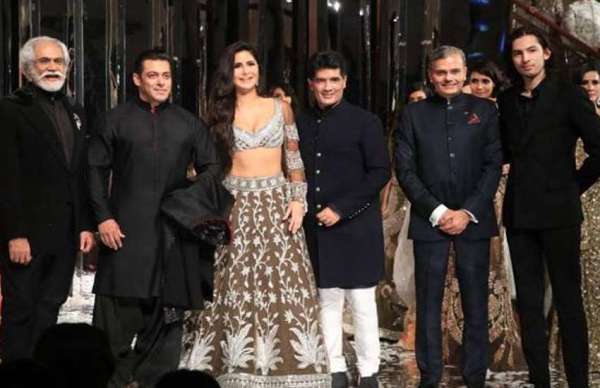 salman khan and katrina kaif ramp walk in manish malhotra show