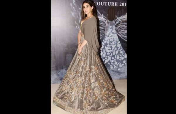 janhvi kapoor madhuri dixit sara ali khan ramp manish malhotra show