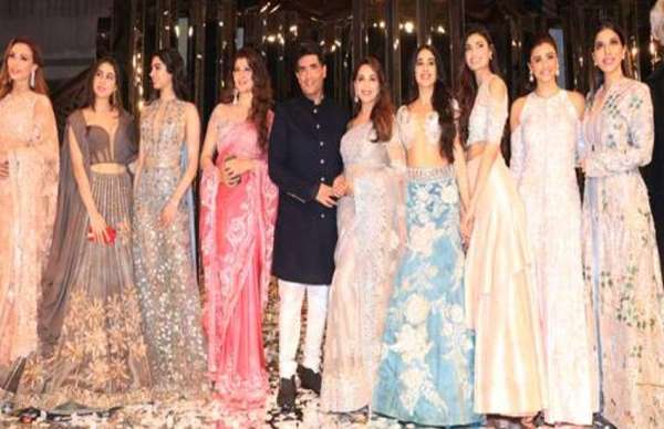 janhvi kapoor madhuri dixit sara ali khan ramp manish malhotra show