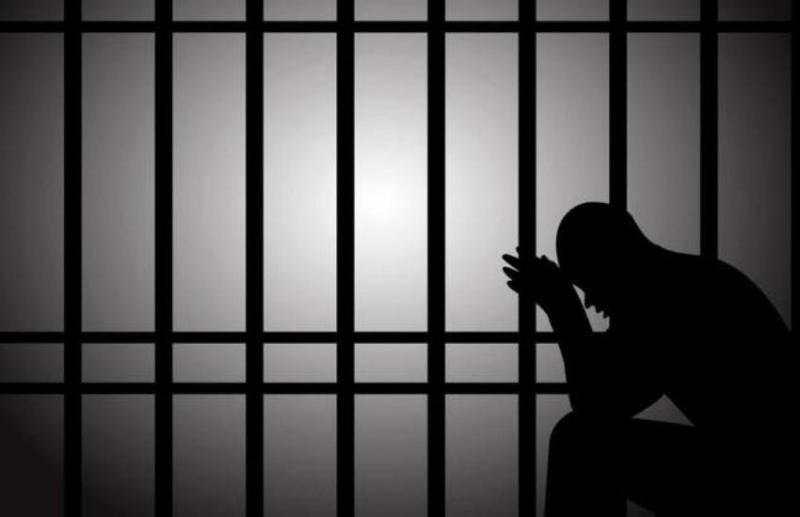 गर्लफ्रेंड के लिए प्रेमी ने बुक कराई 90 हजार रुपए की घड़ी, पर अब है हवालात के अंदर