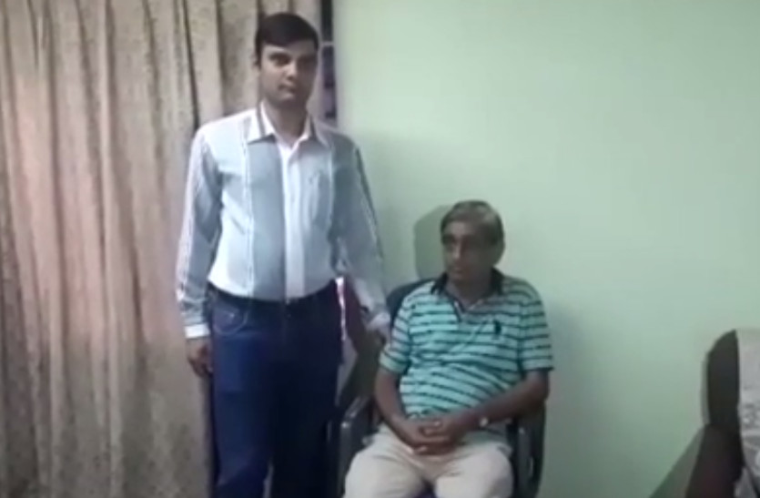 पेंशन विभाग का चपरासी एक हजार रुपए की घूस लेते गिरफ्तार