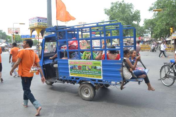 Beautiful pics of the devotees of Bhola in the month of Savan