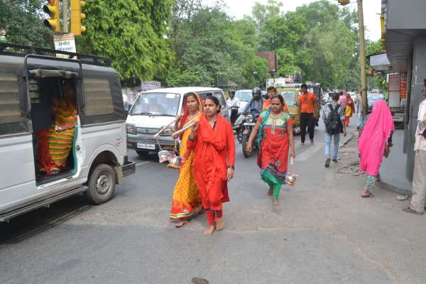 Beautiful pics of the devotees of Bhola in the month of Savan