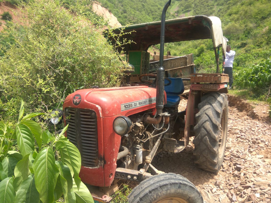 tractor troli