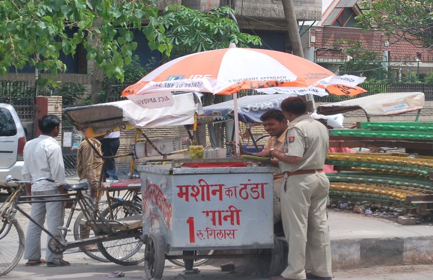 जांच में सामने आया, ठेले से खरीदकर पानी पीना हो सकता है खतरनाक