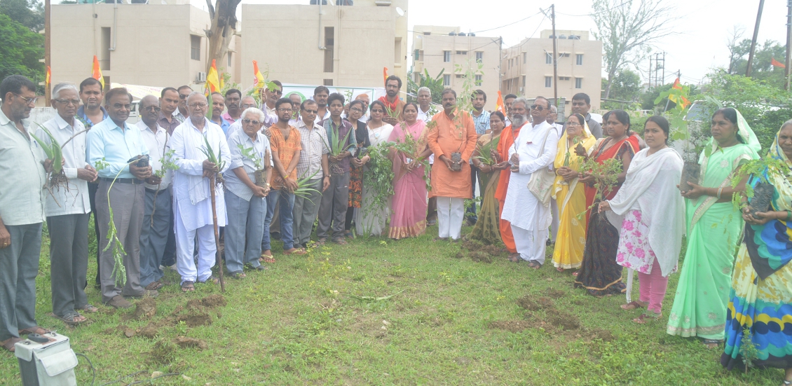 Patrika Harit Pradesh Campaign: Mayor planted medicinal plant in Rewa