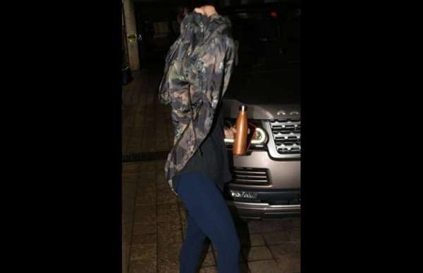 alia bhatt hiding her face infront of camera photos viral