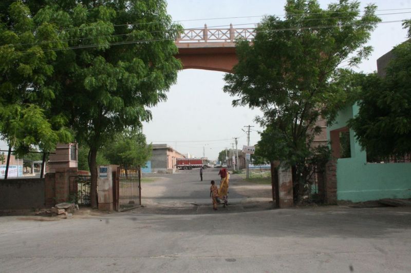 सुलभ कॉम्पलेक्स का अभाव, पानी का संकट, व्यापारी परेशान