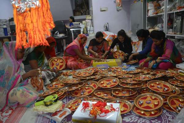 Raksha bandhan 2018 : Rakhi Shopping in Market for Rakshabandhan 2018