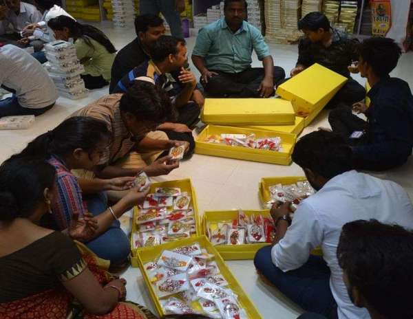 Raksha bandhan 2018 : Rakhi Shopping in Market for Rakshabandhan 2018