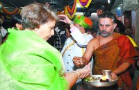 चामुण्डेश्वरी के दर उमड़ा जन सैलाब